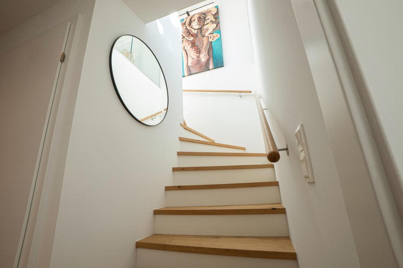 Orestaliving - Penthouse With Designer Renovation Apartment *