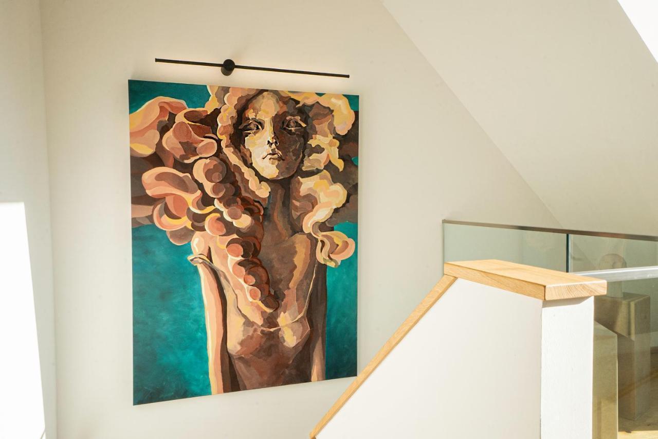 Orestaliving - Penthouse With Designer Renovation Apartment *