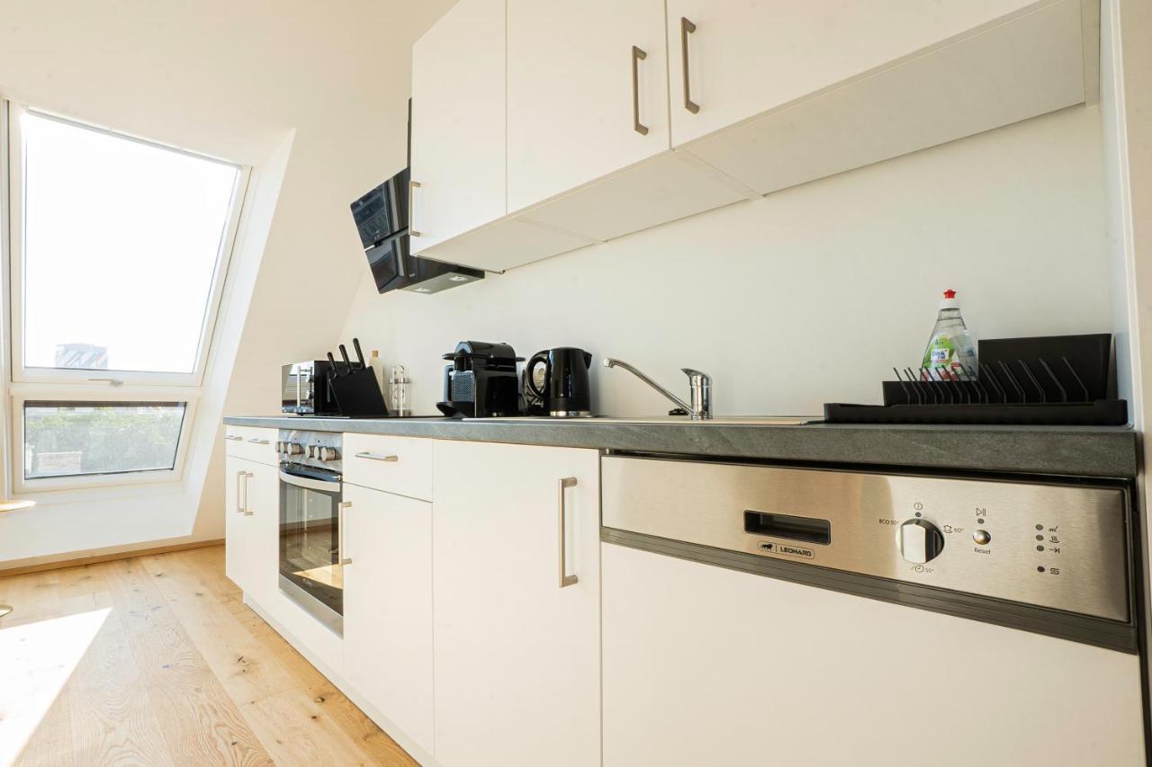 Orestaliving - Penthouse With Designer Renovation Apartment