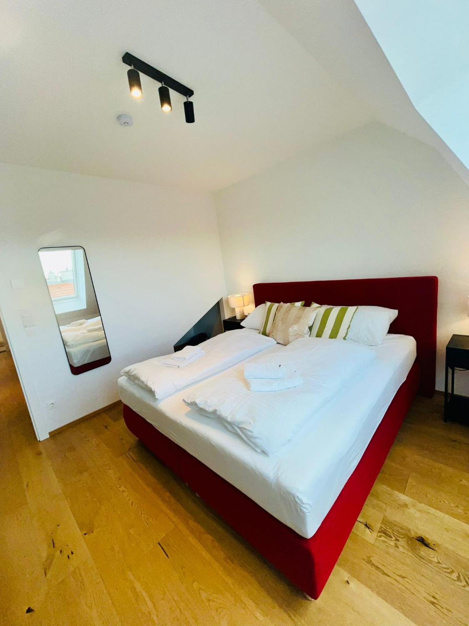Orestaliving - Penthouse With Designer Renovation * Wien